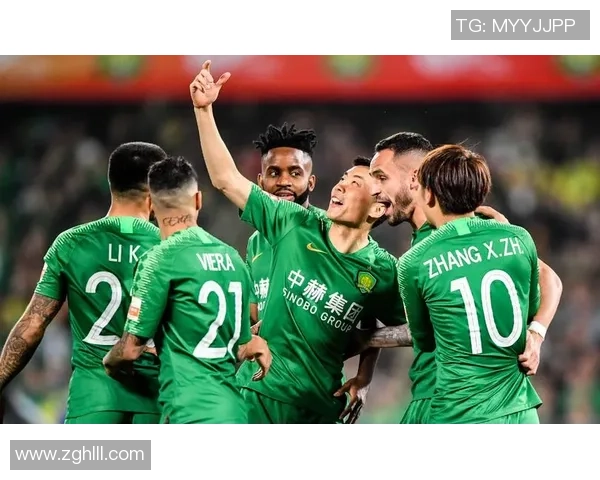 成都足球队以95分稳居全国锦标赛积分榜首位争夺冠军在望