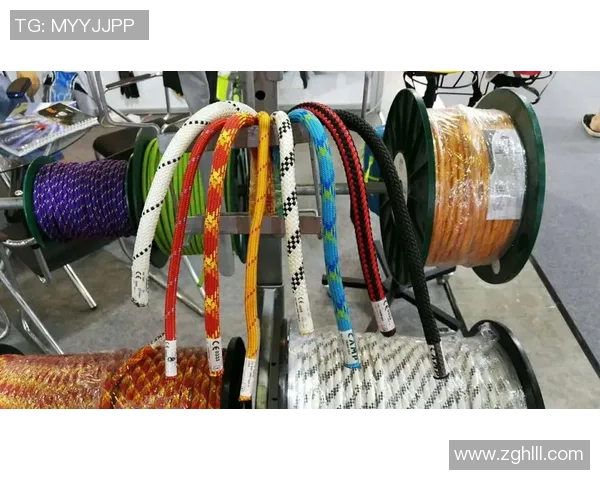 时尚与运动结合足球明星图案背包让你成为球场焦点