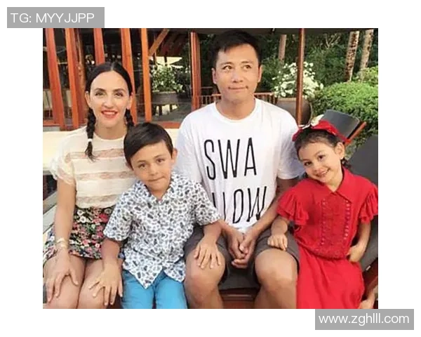 足球明星与超美老婆的甜蜜生活揭秘，爱情与事业的完美平衡